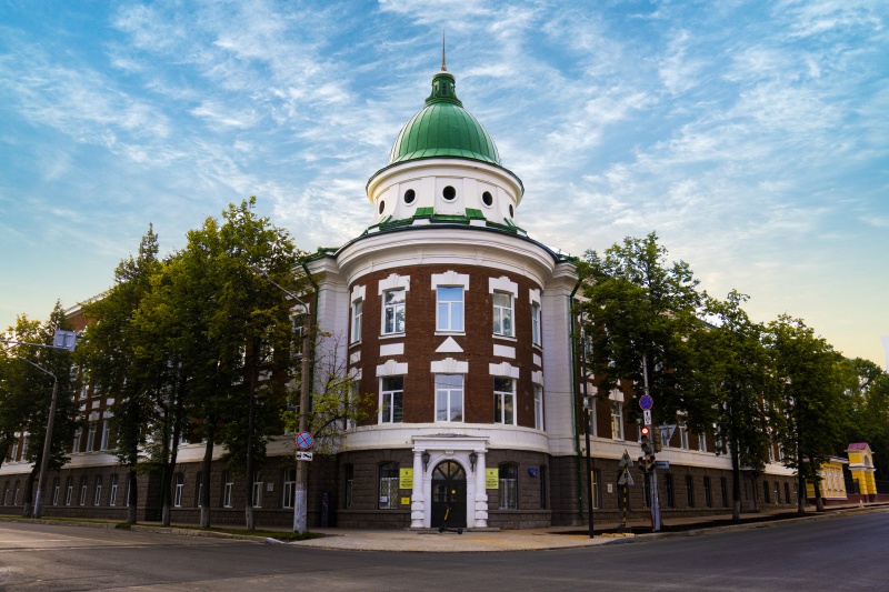 Старший преподаватель кафедры экономики защитила кандидатскую диссертацию 