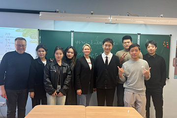 Студенты из Китая проходят производственную практику в Дягилевской гимназии