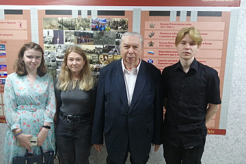 Студенты филологического факультета встретились с Александром Грузбергом