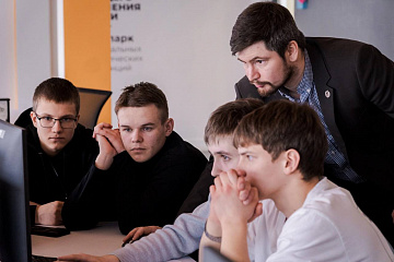 В Доме научной коллаборации состоялась «Научная мозгобойня» среди команд школьников В Доме научной коллаборации состоялась «Научная мозгобойня» среди команд школьников
