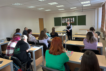 Патриотический клуб «Я горжусь» провел встречу с заслуженным учителем России